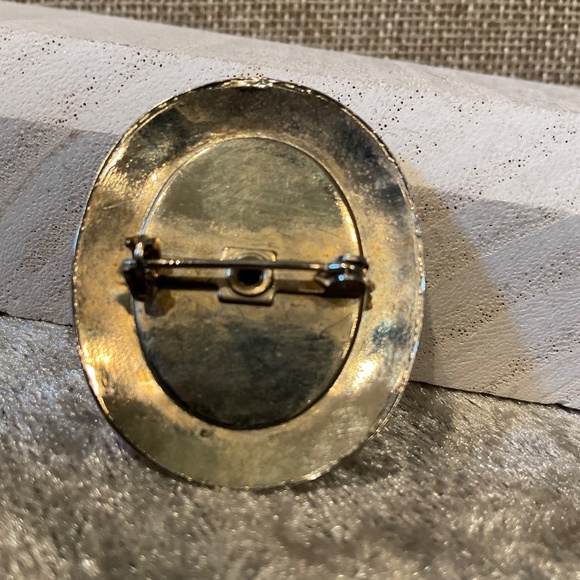 Vintage Black and Gold Courting Couple Brooch - Picture 2 of 3